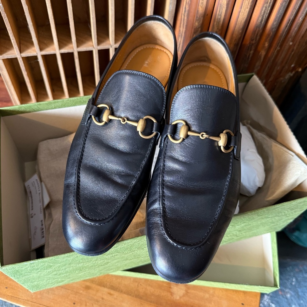 Classic Gucci Black Horsebit Jordaan Loafers, like New!